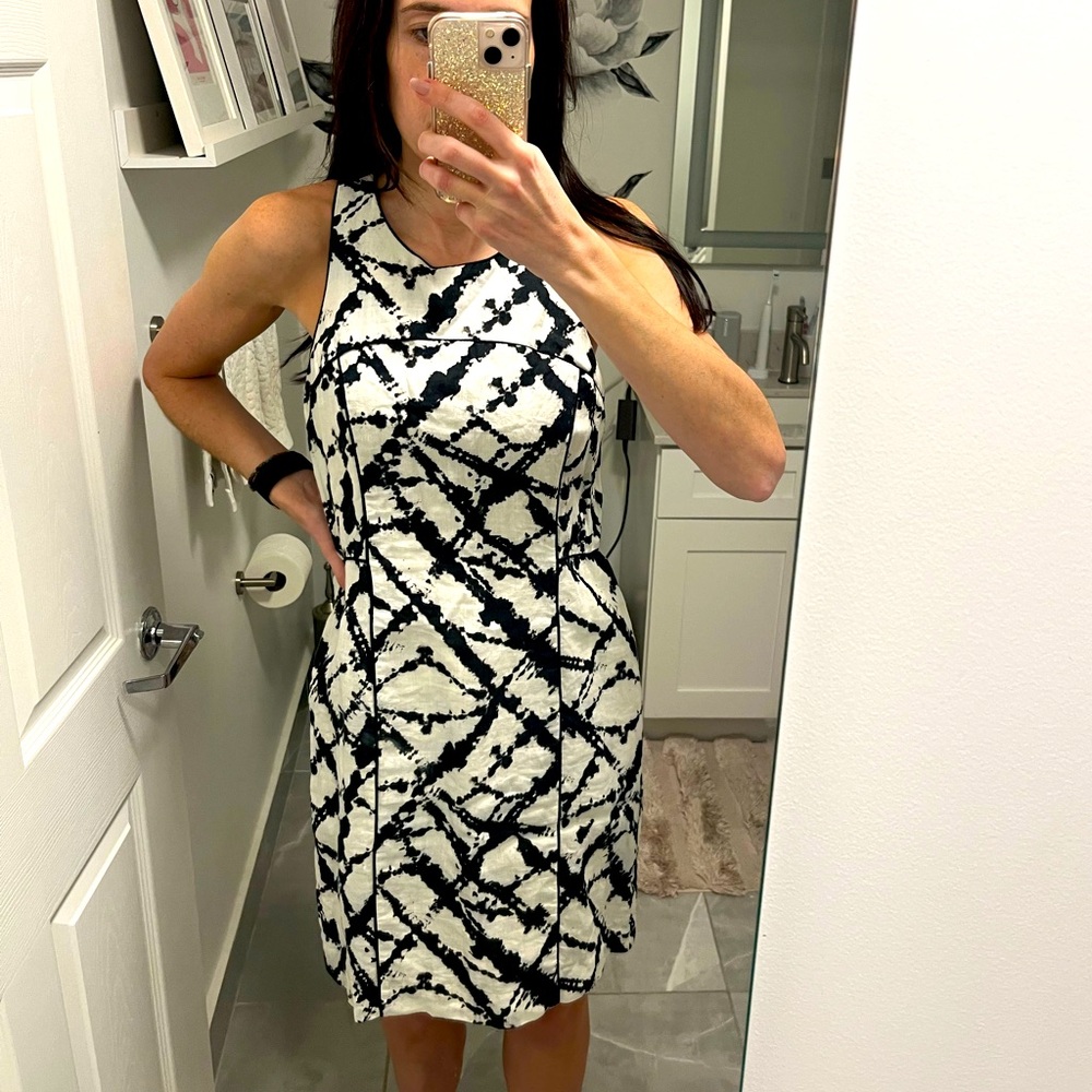 Black and white printed linen dress by Cynthia Rowley
